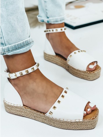 Női fehér espadrilles "szegecsekkel"