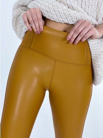 Női bélelt elasztkus műbőr leggings magas derékkal - camel