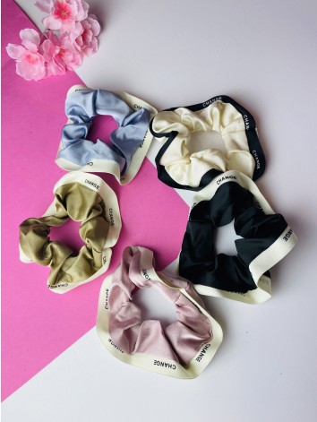 Scrunchie fekete szatén hajgumi CHANGE